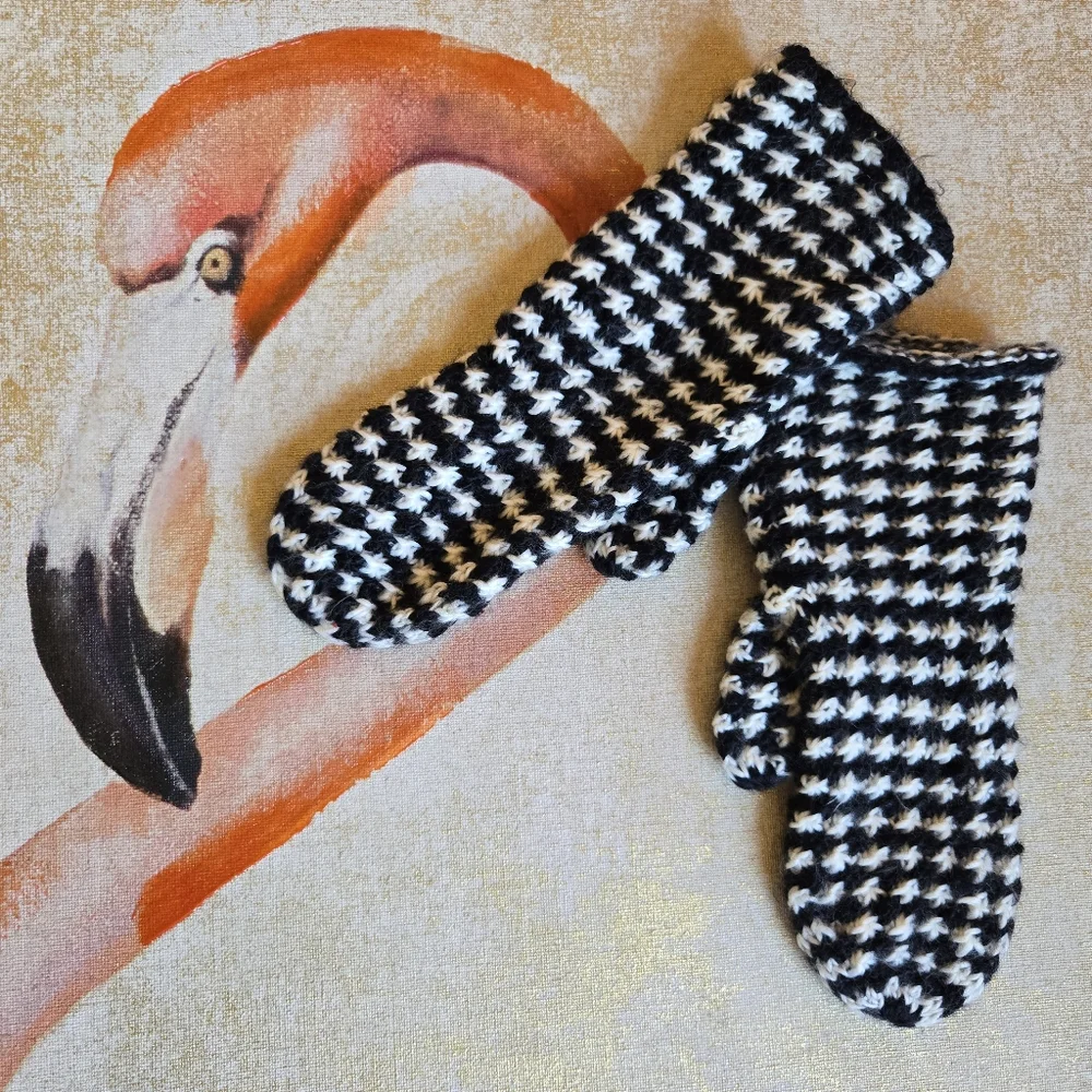 3/$25 Liz Claiborne Winter Knit Mittens Black White One Size